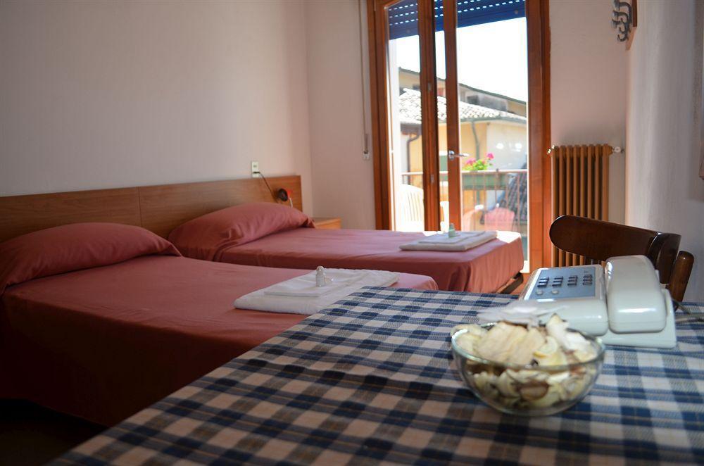Hotel Luisa Brenzone sul Garda Luaran gambar